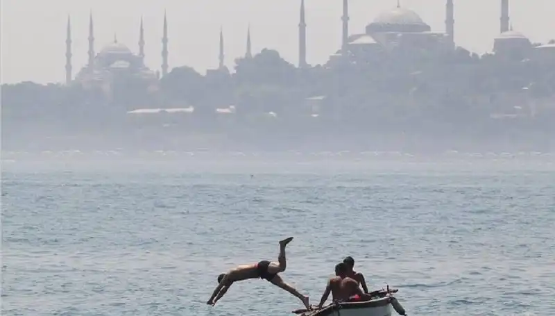 Aşırı Sıcaklar Geliyor: 44 Derecelerini Görmek Üzereyiz!