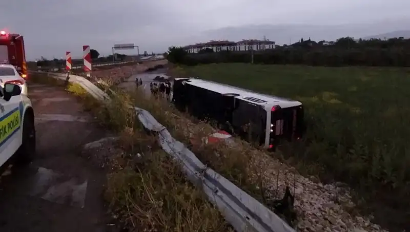 Manisa'da Yolcu Otobüsü Kazası: Çok Sayıda Yaralı Hastaneye Kaldırıldı!