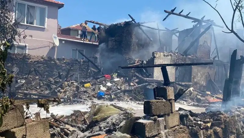Kırklareli'nde Yangın Faciası: İtfaiye Eri Yaralandı, Sebebi Merak Konusu Oldu!