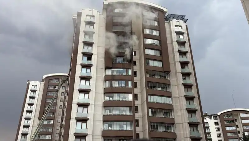 Ankara'da 14 Katlı Binada Yangın: Güvenlik Önlemleri Yetersiz Mi?