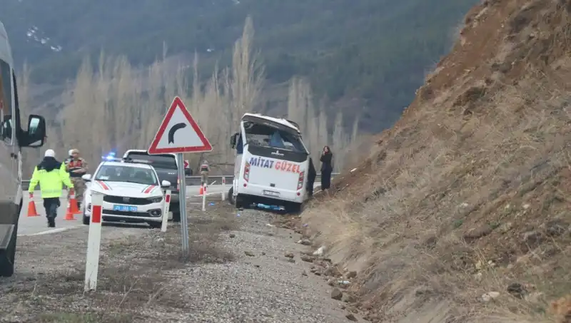 Oltu'da İşçi Servis Aracı Kaza Yaptı: Yaralı Sayısı Üzücü Derecede Yüksek
