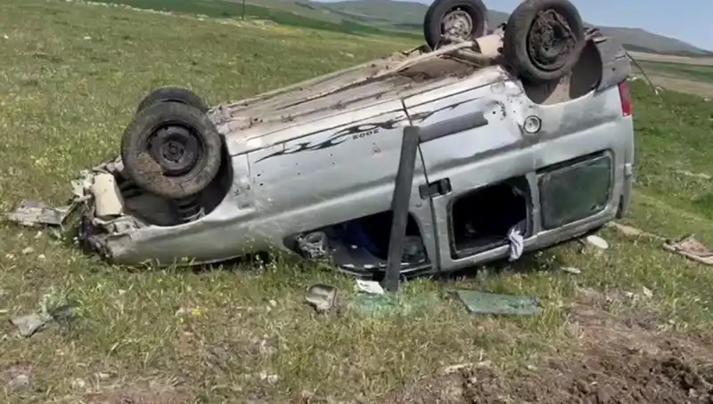 Konya'da Kontrolü Kaybeden Araç Takla Attı, İki Kişi Yaralandı
