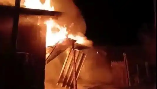 Karabük’te Korkutan Yangın: İki Ev Küle Döndü, Sebebi Henüz Belirsiz!