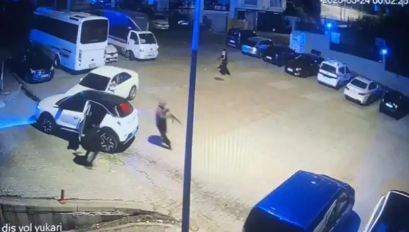 Kağıthane'de Maskeli Saldırganların Kalaşnikoflu Dehşeti: Şok Edici Olay!