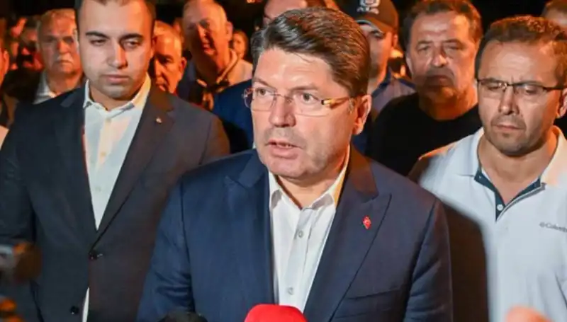 Bursa Orman Yangınında FETÖ İddiaları: Bakan Tunç’tan Açıklama Geldi