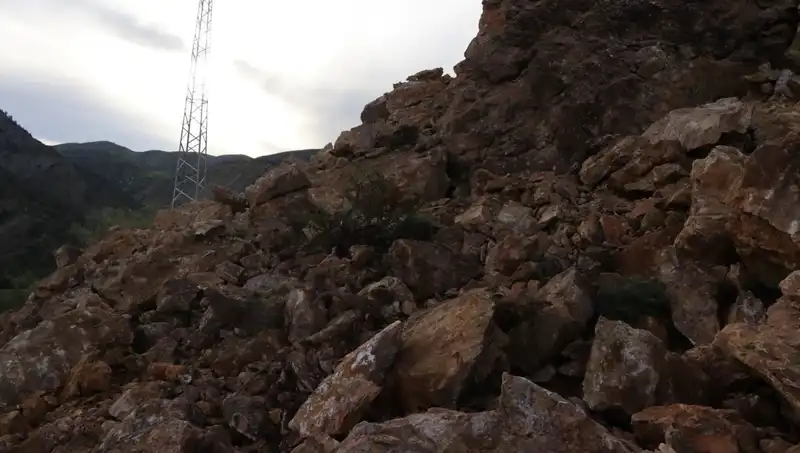 Erzurum'da Heyelan: Dev Kayalar Yolu Ulaşıma Kapatıldı, Peki Ne Olacak?