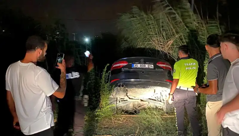 Dur İhtarına Uymayıp Kaçan Sürücü Dere Yatağına Düştü, Olay Anı Duygusal Anlar Yaşattı