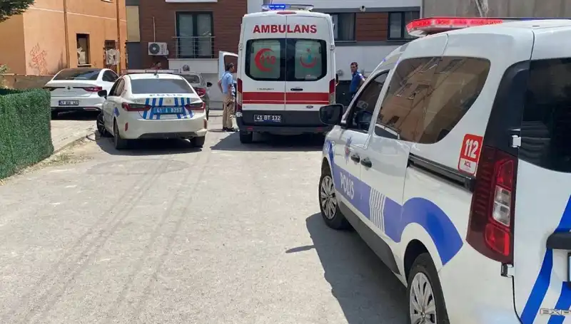 Korkunç Kaza: Bıçaklı Kavgada İki Kardeş ve Bir Polis Yaralandı