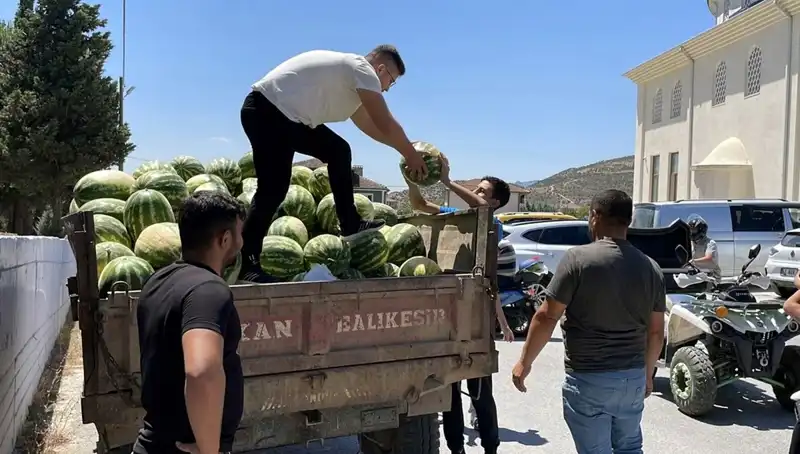 Karpuz Severler Dikkat! Ücretsiz Dağıtım Etkinliği Şehrin Bütün Dikkatini Üzerine Çekti